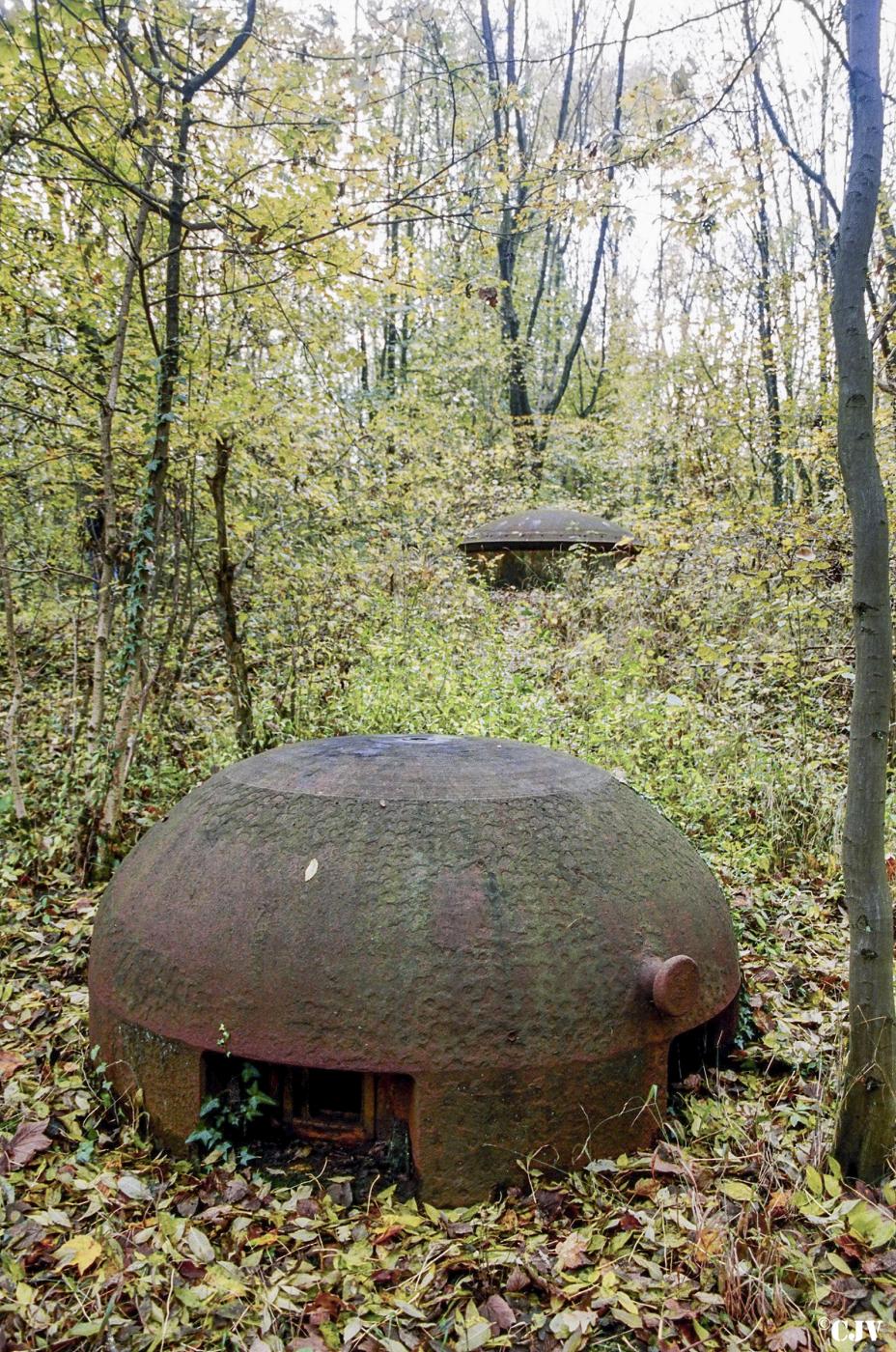 Ligne Maginot - KERFENT - A34 - (Ouvrage d'infanterie) - Bloc 1
Cloche GFM et tourelle de mitrailleuses transformée en AM
