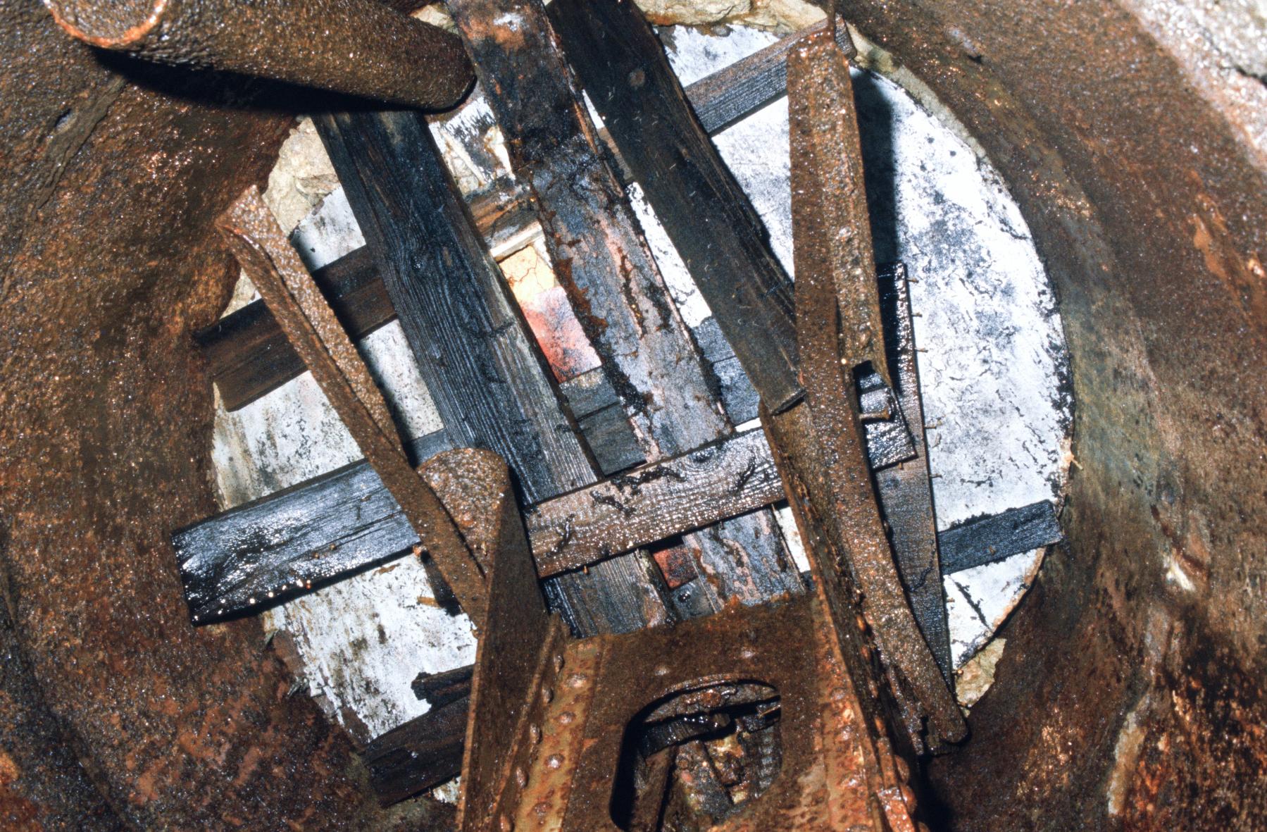 Ligne Maginot - KERFENT - A34 - (Ouvrage d'infanterie) - Bloc 4
Cloche GFM détruit est fermé avec du béton - MANSUY Michel