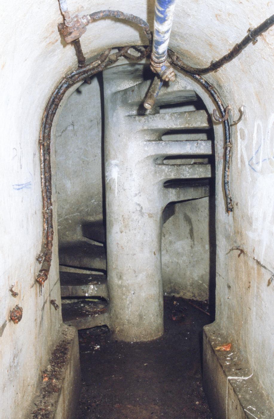 Ligne Maginot - KERFENT - A34 - (Ouvrage d'infanterie) - Bloc 4
En bas des escaliers - MANSUY Michel