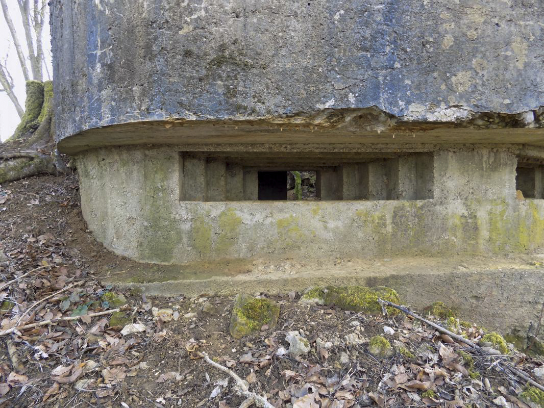 Ligne Maginot - 3B - FERME LA FOLIE OUEST - (Blockhaus pour arme infanterie) - Créneau Hotchkiss - R Tucker