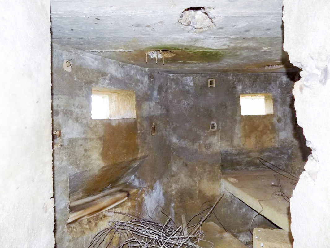 Ligne Maginot - 7B - LES NASSES OUEST - (Blockhaus pour arme infanterie) - Créneaux Hotchkiss gauche et centrale