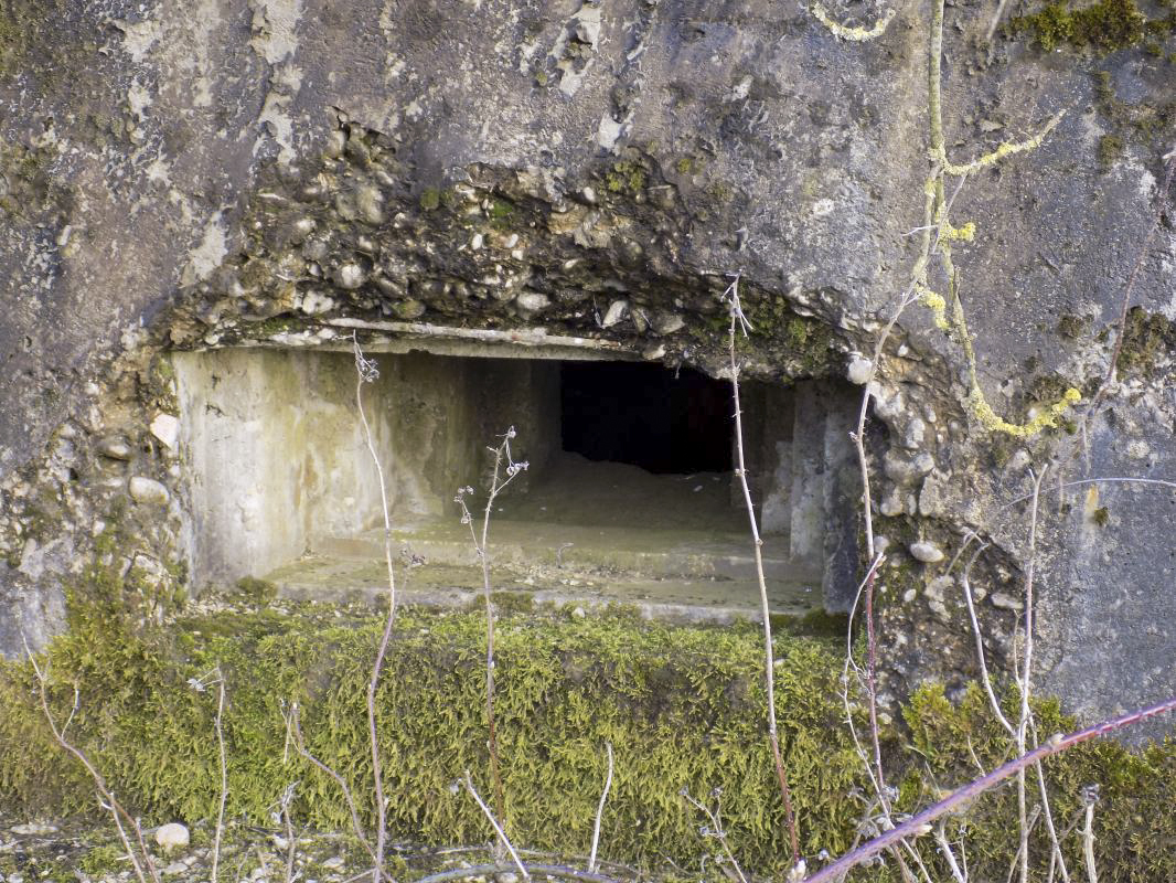 Ligne Maginot - 8A - CHATEAU BERNIER - (Blockhaus pour arme infanterie) - Créneau Hotchkiss droite