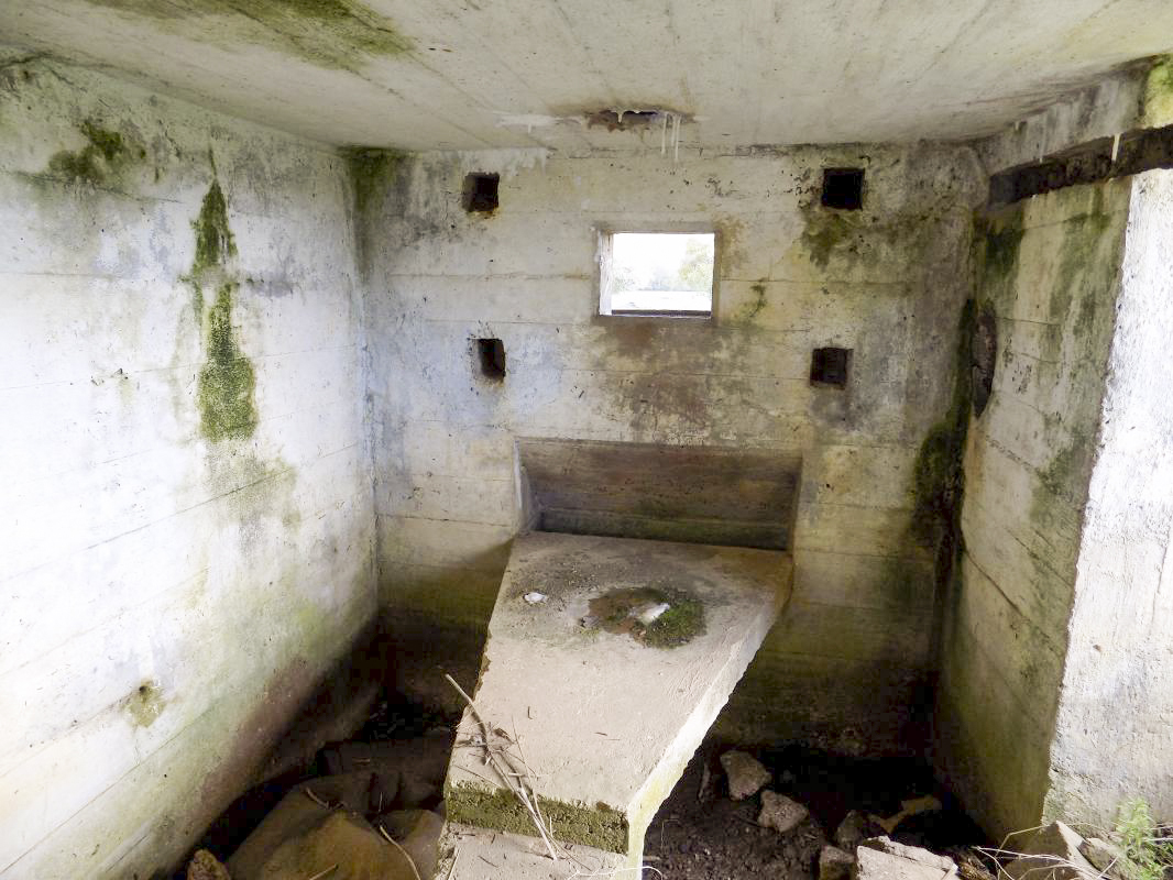 Ligne Maginot - 8B - FOCHELLE - (Blockhaus pour arme infanterie) - Créneau Hotchkiss droite
