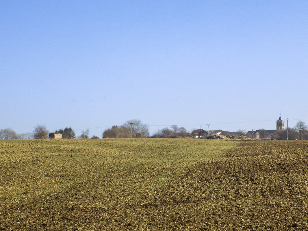 Ligne Maginot - 9A - ROUTE DE ROUVROY - (Blockhaus pour canon) - Pris du nord-est, avec Vaux-lés-Mouzon