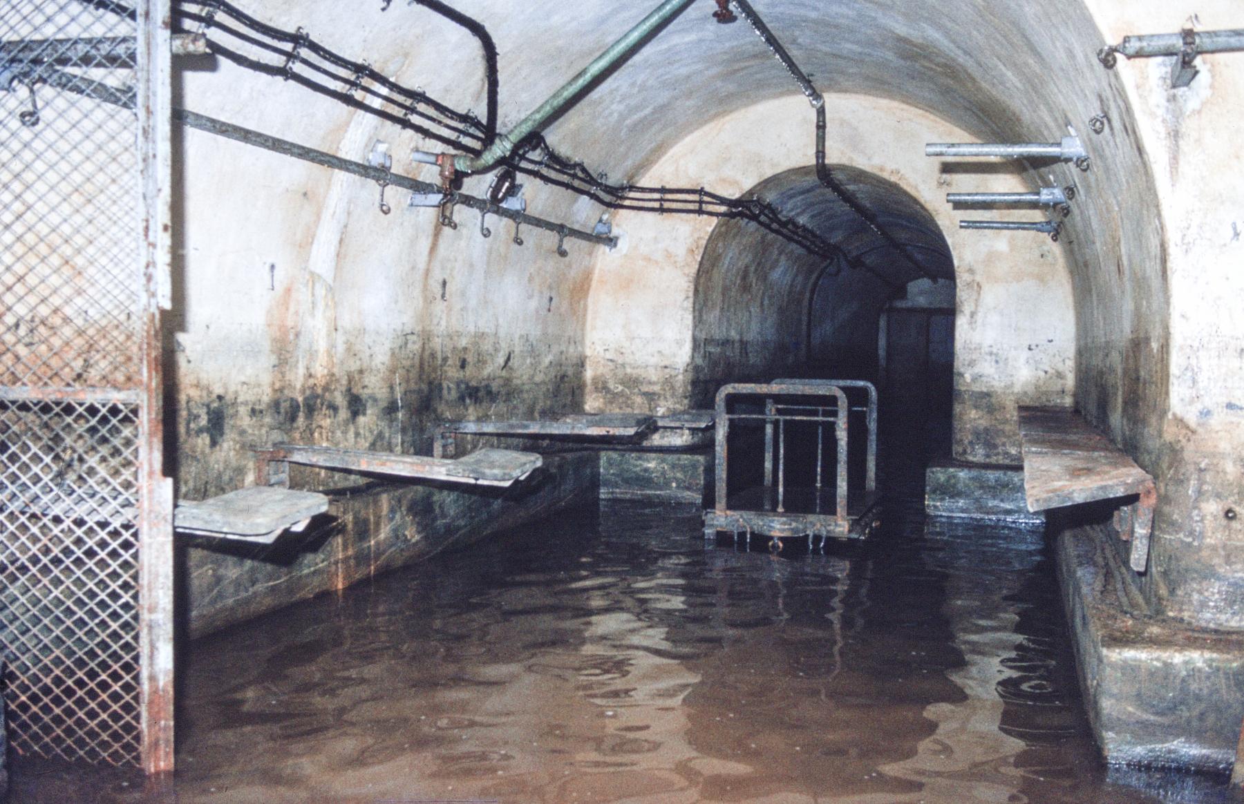 Ligne Maginot - KERFENT - A34 - (Ouvrage d'infanterie) - Tables à manger dans un couloir - MANSUY Michel