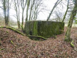 Ligne Maginot - BB357 - (Blockhaus pour arme infanterie) - La façade arrière et l'entrée à gauche.