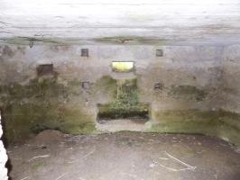 Ligne Maginot - 28 - FOND DE TURGEON - (Blockhaus pour arme infanterie) - Vue de l'entrée, créneau FM à gauche, créneau Hotchkiss à droite
