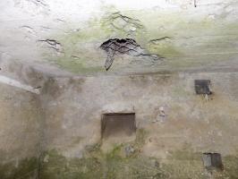Ligne Maginot - 28 - FOND DE TURGEON - (Blockhaus pour arme infanterie) - Face frontale, créneau FM avec cheminé de ventilation