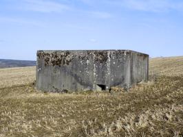 Ligne Maginot - BULTY NORD - (Blockhaus pour canon) - Face gauche avec l'entrée hommes