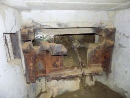 Ligne Maginot - BULTY NORD - (Blockhaus pour canon) - Face frontale avec blindage AC type Pamart-Lemaigre endommagé