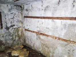 Ligne Maginot - CERNAY - (Central téléphonique d'observation) - Le local Nord comporte des supports métalliques. Les trois autres locaux en sont dépourvus.
