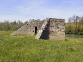 Ligne Maginot - COUPURE DE VAVENY - (Stand de tir) - La petite salle avec créneau en haut , peut-être pour vérifier que il n'y a pas des véhicules sur la route Mouzon/Douzy...