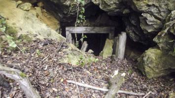 Ligne Maginot - Chambre de coupure 28 - Entrée de le chambre de coupure N°28, on remarque les étançons en bois destinés à soutenir le plafond 