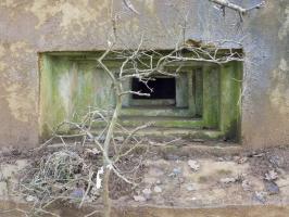 Ligne Maginot - 74BIS - LE GEAI - (Blockhaus pour arme infanterie) - Face frontale, créneau gauche