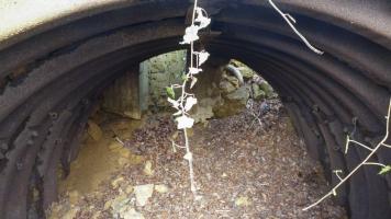 Ligne Maginot - BOIS DES ROCHES (3° DIC) - (PC) - Le local
Tôle métro avec gaine de ventilation à l'arrière gauche