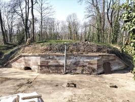 Ligne Maginot - FORT DUCROT - (PC de Secteur) - Traverse abri centrale qui abrite l'observatoire cuirassé et les accès aux laboratoires d'artillerie
Les accès au rempart on été condamnés par le bétonnage du PC 