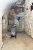 Ligne Maginot - FORT DUCROT - (PC de Secteur) - Prise d'air et ventilateur du PC. On distingue l'accès condamné donnant dans la cour