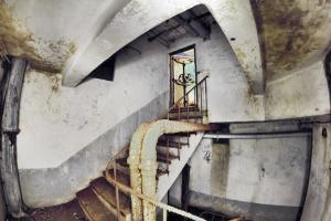 Ligne Maginot - BOIS DE KLANG - X24 (QUARTIER KLANG - III/164° RIF) - (Abri) - L'escalier de l'entrée gauche