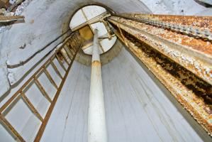Ligne Maginot - MOLVANGE - A9 - (Ouvrage d'artillerie) - Entrée des munitions
Intérieur de l'une des deux cloches GFM