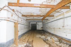 Ligne Maginot - MOLVANGE - A9 - (Ouvrage d'artillerie) - Entrée des munitions
Salle de transbordement. Au fond le plan incliné descendant