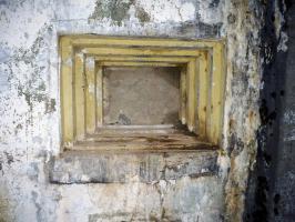 Ligne Maginot - MOLVANGE - A9 - (Ouvrage d'artillerie) - Entrée hommes 
Un créneau pour canon antichar de 47 mm (muré)