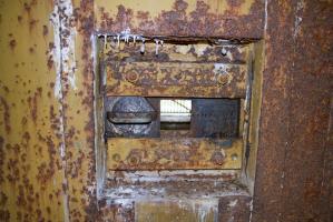 Ligne Maginot - MOLVANGE - A9 - (Ouvrage d'artillerie) - Entrée des hommes 
Créneau FM de défense intérieure dans l'axe du couloir