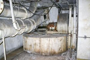 Ligne Maginot - MOLVANGE - A9 - (Ouvrage d'artillerie) - Entrée des hommes
La sortie de l'échappement (en haut)
Le rejet de l'air usé au milieu et l'aéro-refroidisseur pour les moteurs de l'usine en partie basse