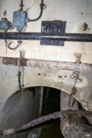Ligne Maginot - MOLVANGE - A9 - (Ouvrage d'artillerie) - Entrée des hommes
L'égout avec arrivée des câbles