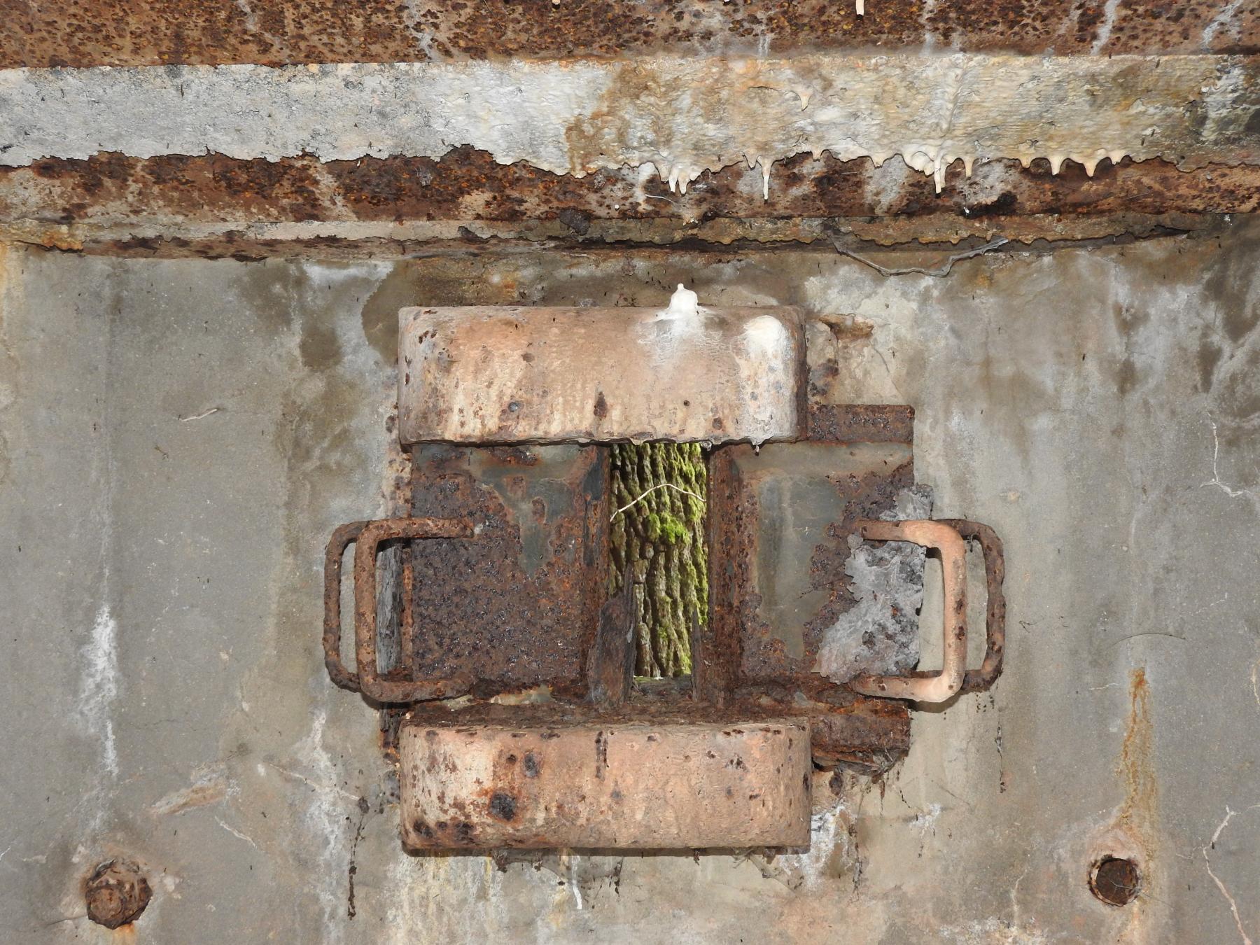 Ligne Maginot - BB337 - (Blockhaus pour arme infanterie) - Les volets coulissants de la trémie. - STENGER Mathieu