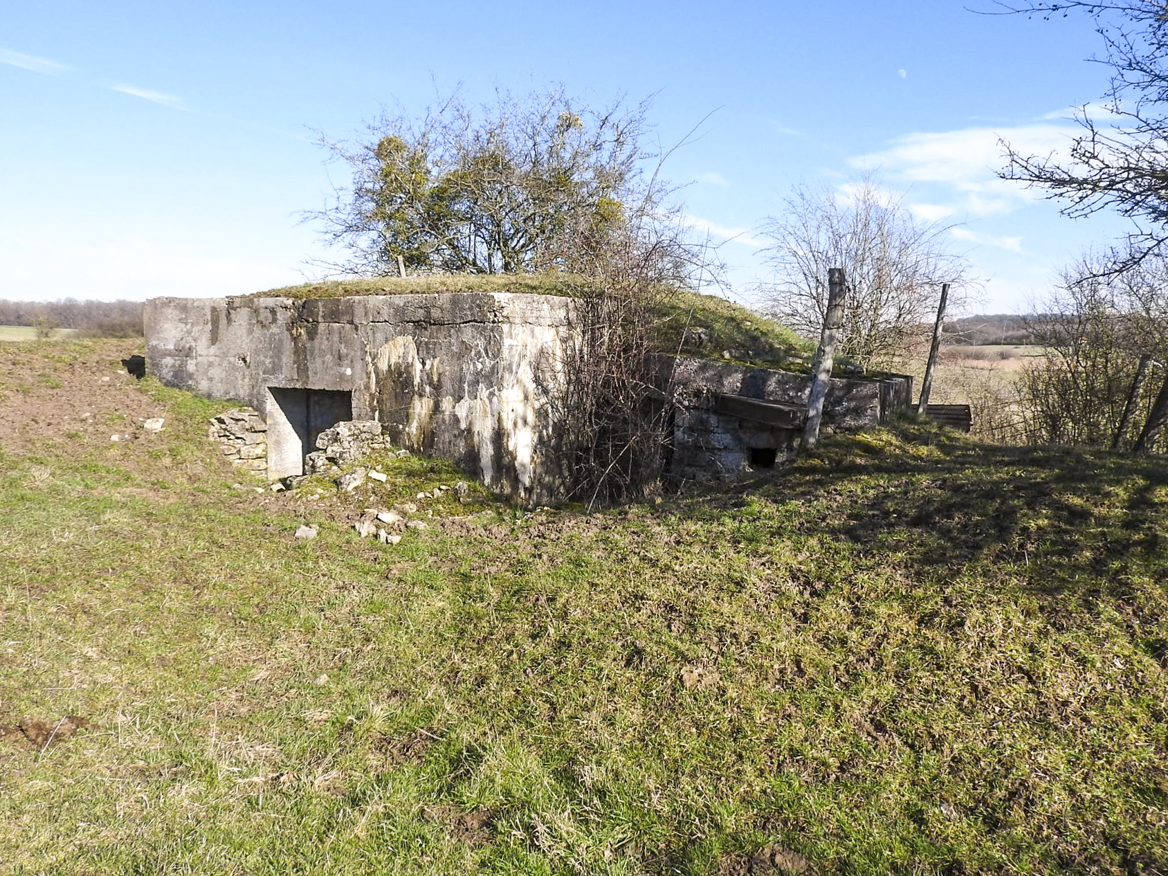 Ligne Maginot - BIDING EST 3 - (Blockhaus pour canon) - La façade arrière du blockhaus.