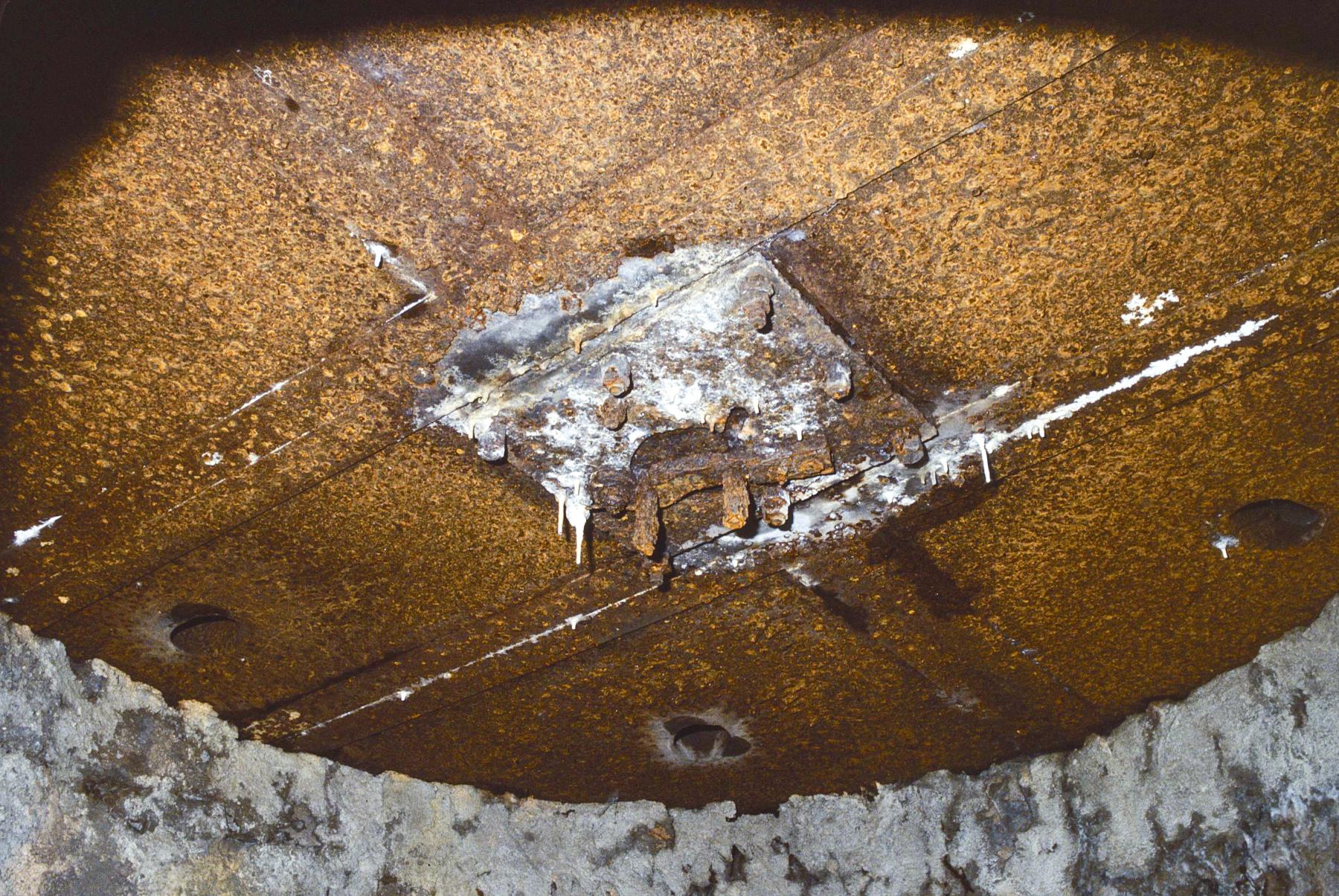 Ligne Maginot - MC39B - MC17 - (Casemate d'infanterie - Simple) - L'obturation de l'emplacement de la cloche - MANSUY Michel