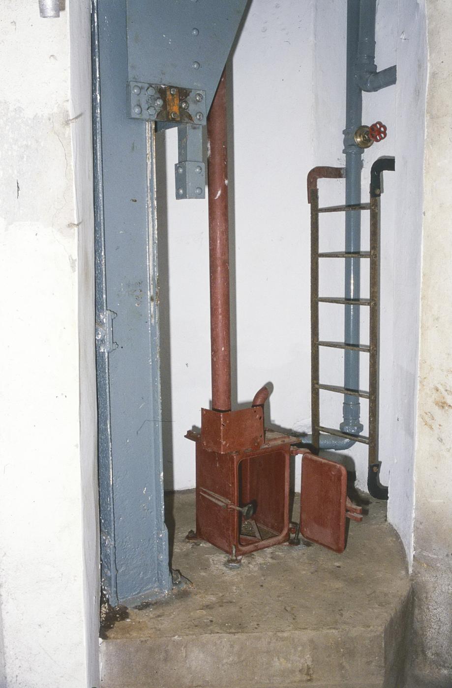 Ligne Maginot - CIMETIERE DU MONT DES BRUYERES - C2 - (Casemate d'infanterie - Simple) - La cloche GFM - MANSUY Michel