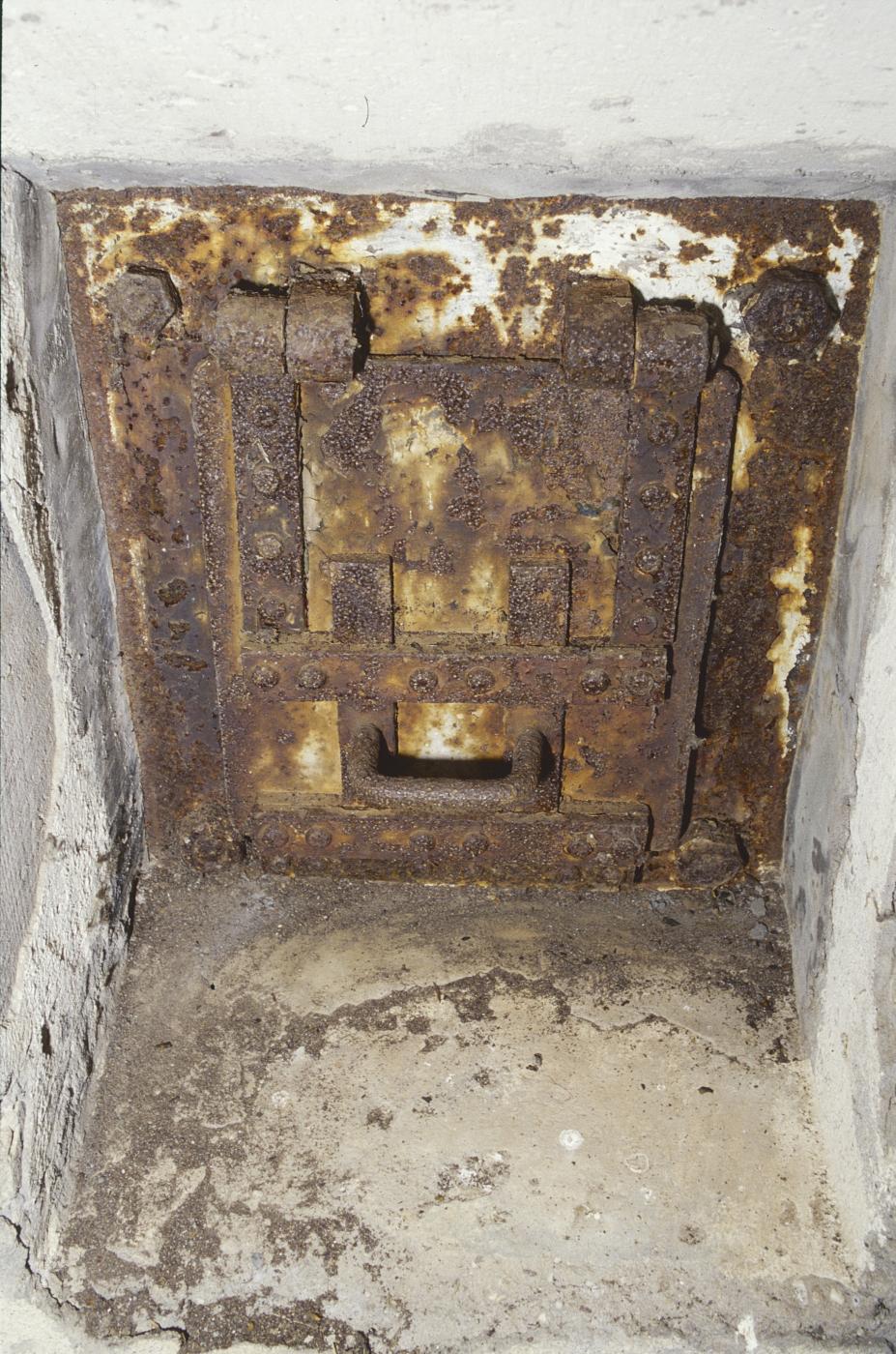 Ligne Maginot - CONFLUENT 3 - (Blockhaus pour arme infanterie) - Le clapet de fermeture du second dispositif tube lance grenade - MANSUY Michel