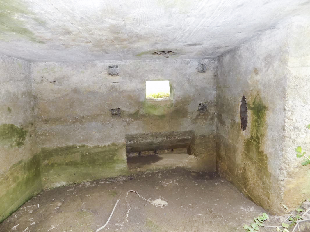 Ligne Maginot - 28 - FOND DE TURGEON - (Blockhaus pour arme infanterie) - Face droite, créneau Hotchkiss - R Tucker