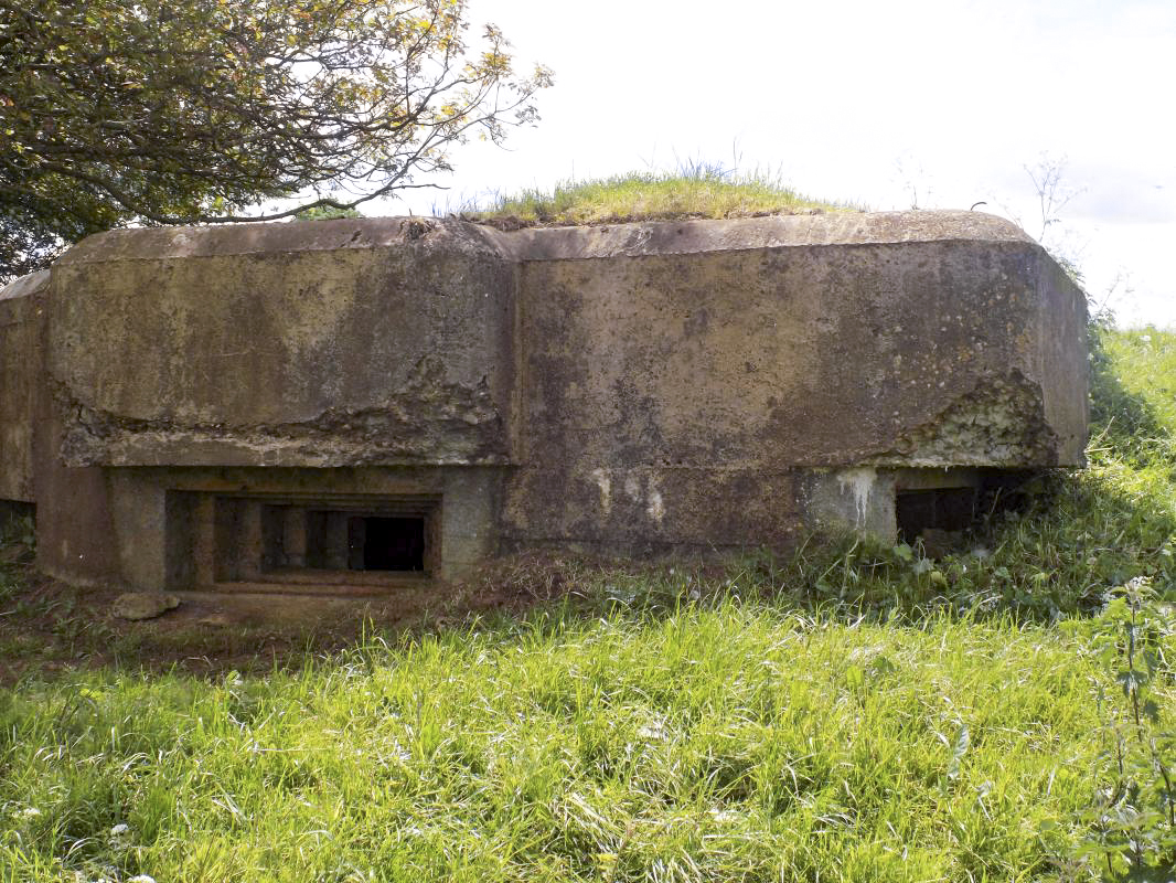 Ligne Maginot - 29C - EUILLY NORD - (Blockhaus pour arme infanterie) - Faces frontale et gauche - R Tucker