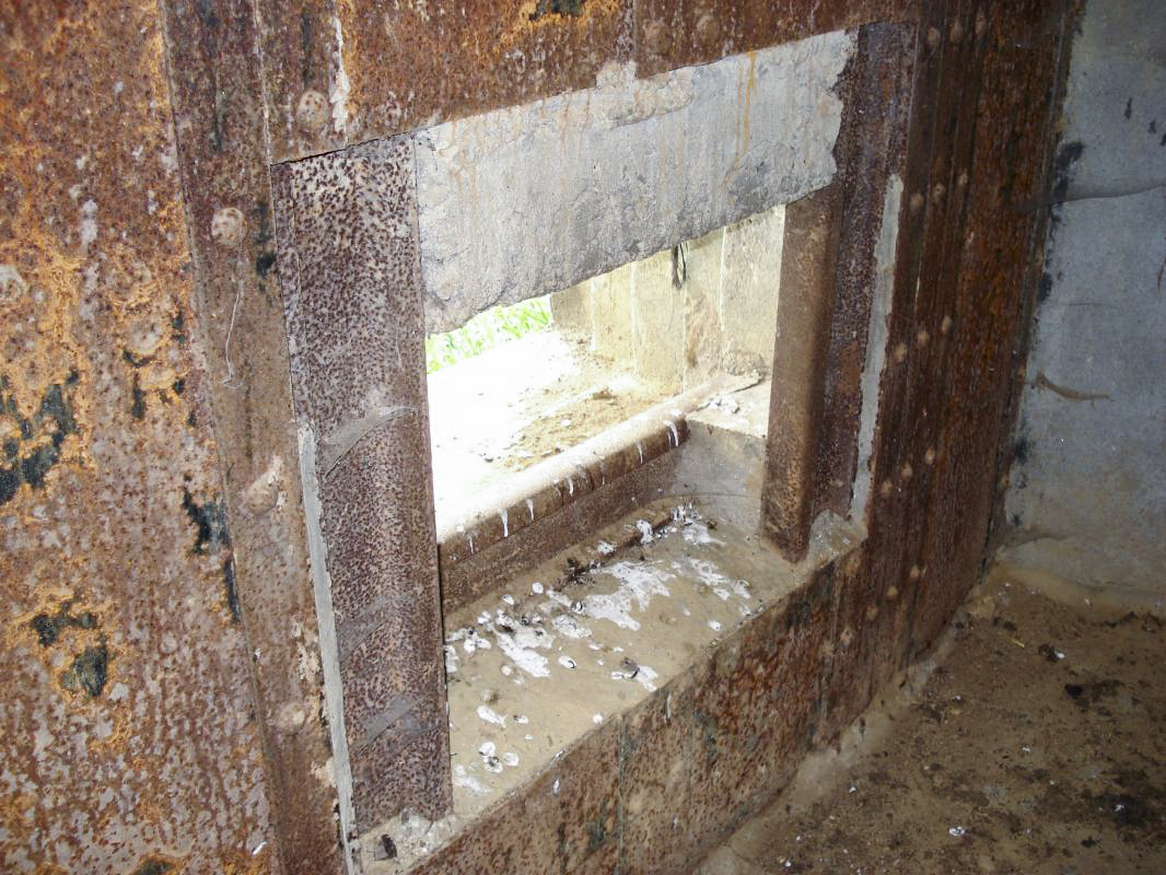 Ligne Maginot - A102 - LA MAHOTTE - (Blockhaus lourd type STG / STG-FCR - Double) - Créneau AC face à l'est