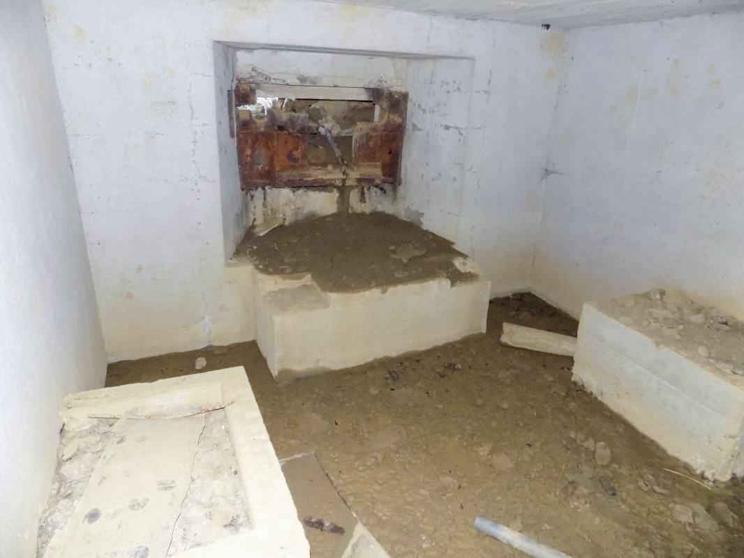 Ligne Maginot - BULTY NORD - (Blockhaus pour canon) - Face frontale