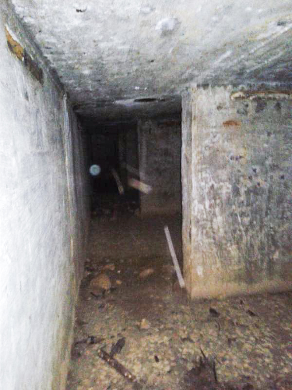 Ligne Maginot - CERNAY - (Central téléphonique d'observation) - Vue du couloir intérieur desservant les locaux (quatre pièces identiques).