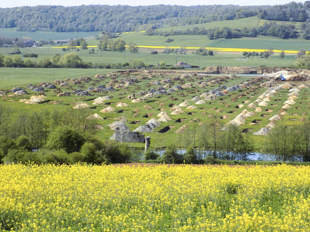Ligne Maginot - COUPURE DE VAVENY - (Stand de tir) - Pris de l'est de l'autre coté de la Meuse - R Tucker