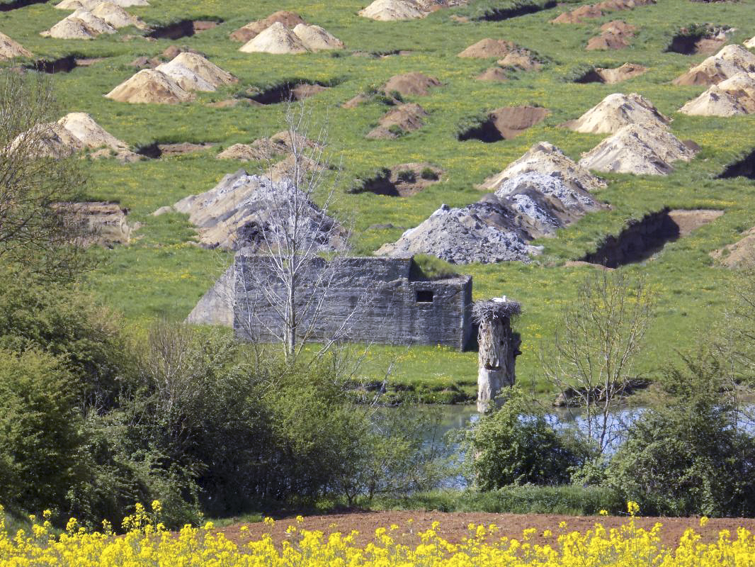Ligne Maginot - COUPURE DE VAVENY - (Stand de tir) - Pris de l'est de l'autre coté de la Meuse - R Tucker