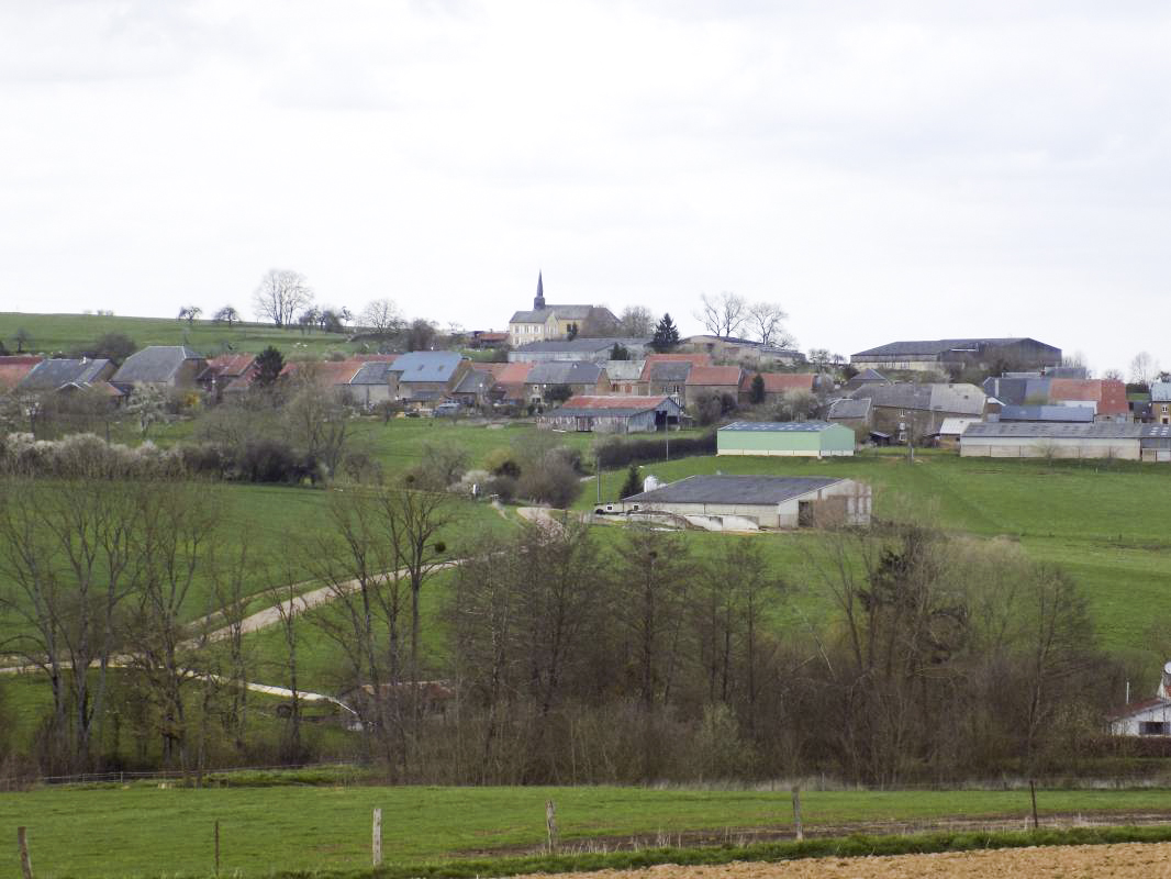 Ligne Maginot - MOULIN D'EUILLY - (Blockhaus pour canon) - Vue vers le Nord-Ouest, église d'Euilly