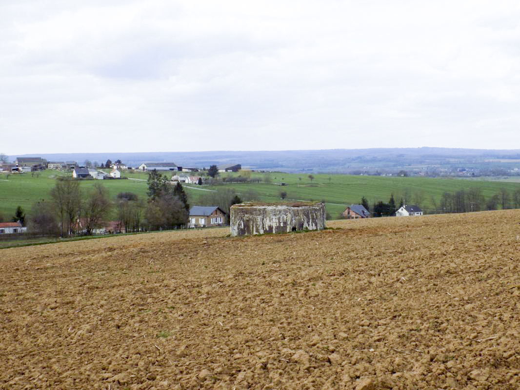 Ligne Maginot - MOULIN D'EUILLY - (Blockhaus pour canon) - Vue vers le Nord, direction de tir