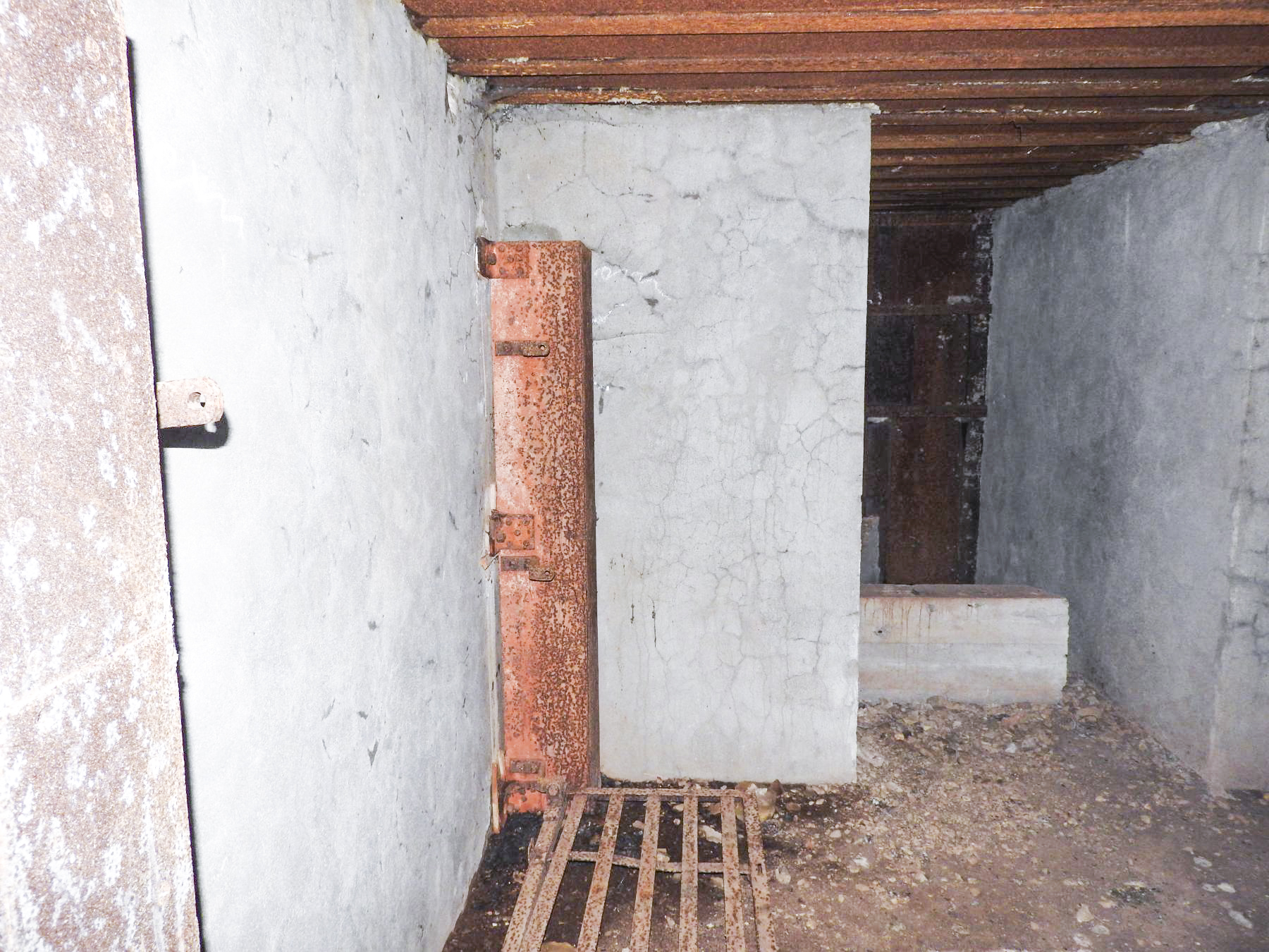 Ligne Maginot - BB44 - (Blockhaus lourd type STG / STG-FCR - Simple) - L'intérieur du blockhaus. - STENGER Mathieu