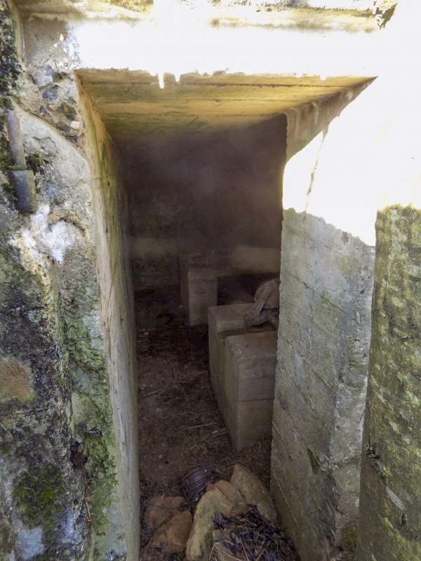 Ligne Maginot - 78 - LA SERPE EST - (Blockhaus pour arme infanterie) - Face droite, l'entrée