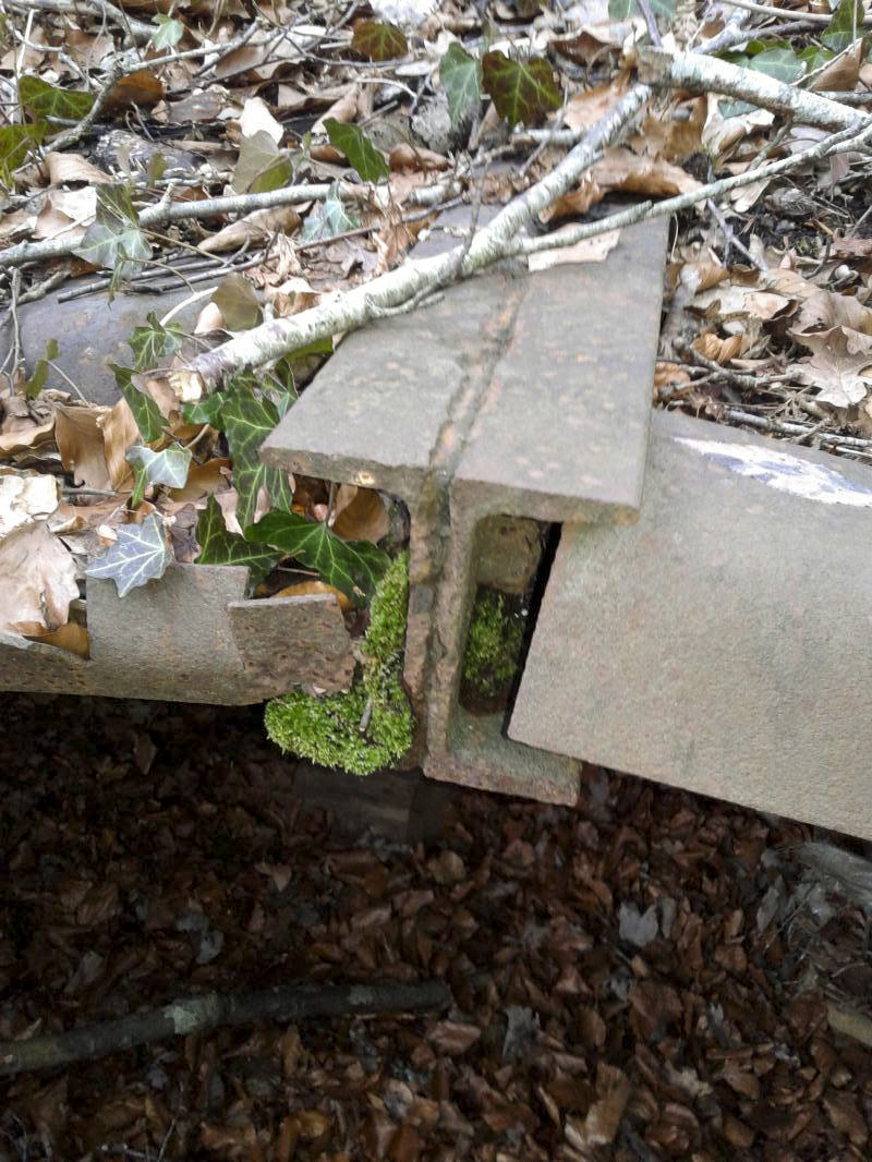 Ligne Maginot - BRONELLE NORD - (Abri) - Détail de l'assemblage des tôles 'métro'.