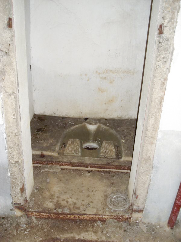 Ligne Maginot - CHRIST - (Casemate d'infanterie - Simple) - Sous-sol
Les latrines