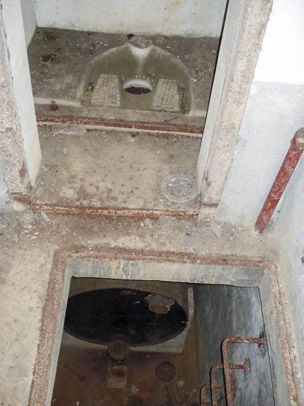 Ligne Maginot - CHRIST - (Casemate d'infanterie - Simple) - Sous-sol
Les latrines