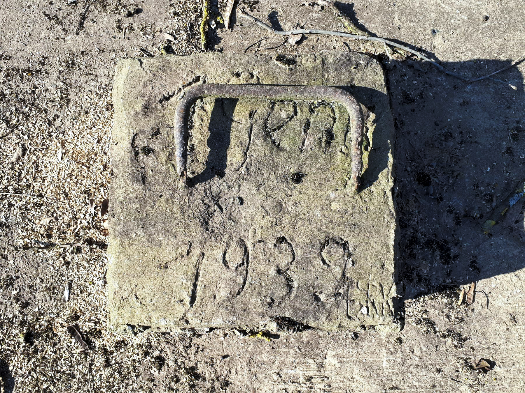 Ligne Maginot - FORT DUCROT - (PC de Secteur) - Marquage sur un plot '1er Génie 1939'