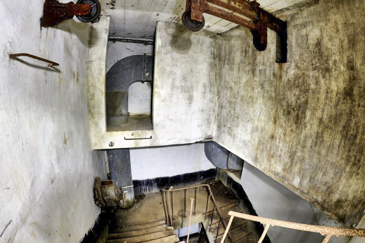 Ligne Maginot - BOIS DE KLANG - X24 (QUARTIER KLANG - III/164° RIF) - (Abri) - L'escalier de l'entrée gauche - GOERGEN Claude
