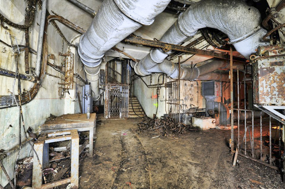 Ligne Maginot - MOLVANGE - A9 - (Ouvrage d'artillerie) - Entrée hommes
En bas de l'escalier - salle des filtres - GOERGEN Claude